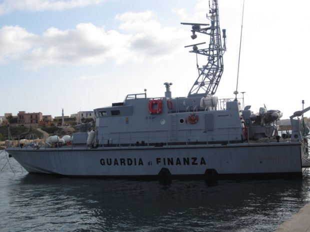 migranti-in-30-su-barca-a-vela-bloccati