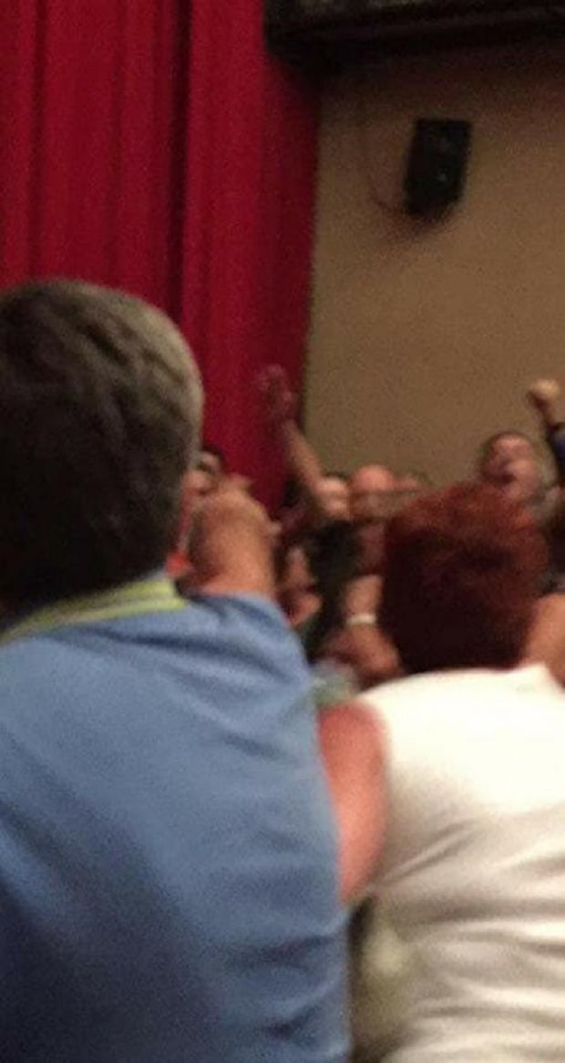 polemica-per-foto-con-saluto-fascista