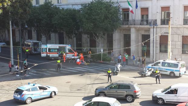 Cagliari cagliari-scooter-investe-pedone-sulle-strisce-ferita-una-donna