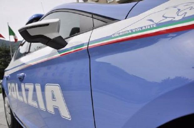 uccide-a-coltellate-compagno-e-chiama-polizia