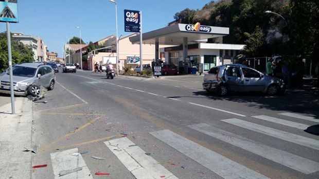 Maxi incidente a Cagliari: coinvolte tre auto e un autocarro maxi-incidente-a-cagliari-coinvolte-tre-auto-e-un-autocarro