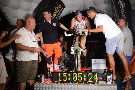 record-mondiale-pedalata-fuori-sella-nell-oristanese