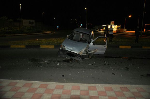 entra-contromano-in-rotonda-e-causa-frontale-cinque-feriti