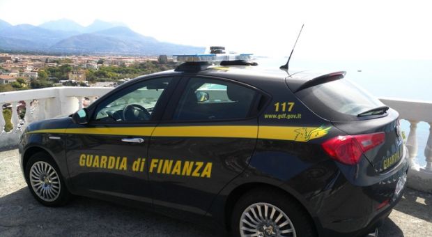 cagliari-gdf-scopre-agenzia-assicurativa-abusiva-oltre-800-polizze-assicurative-false