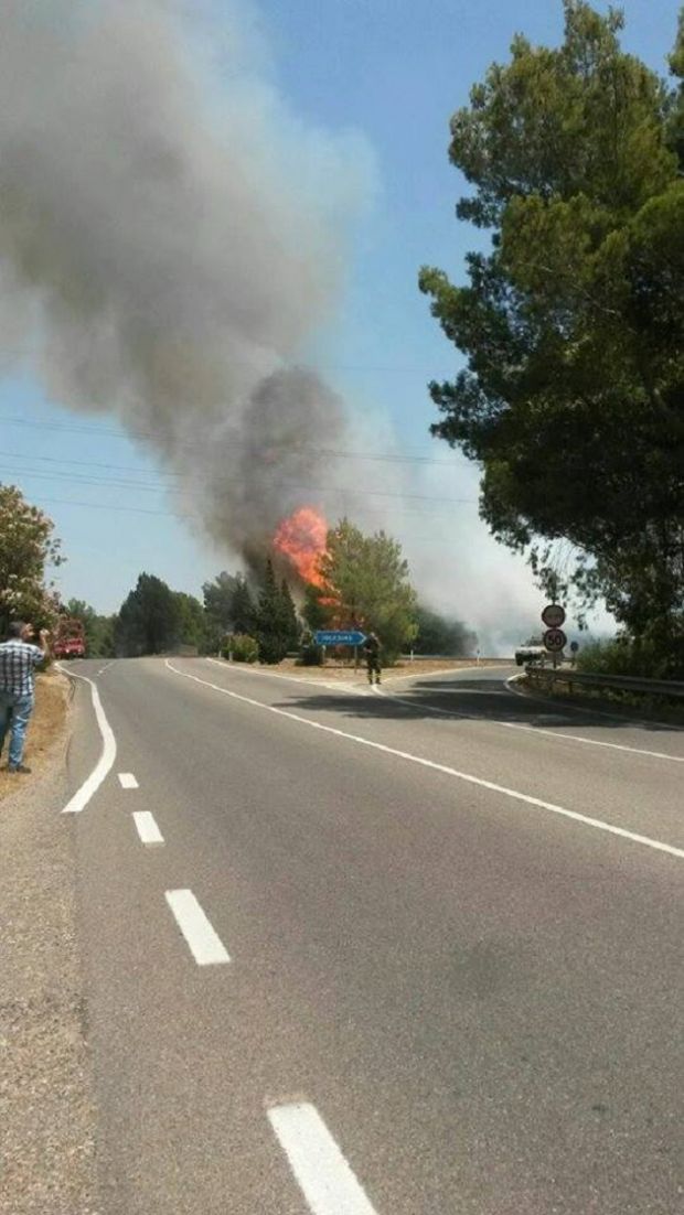 vasto-incendio-colpisce-iglesias-sul-posto-anche-un-elicottero