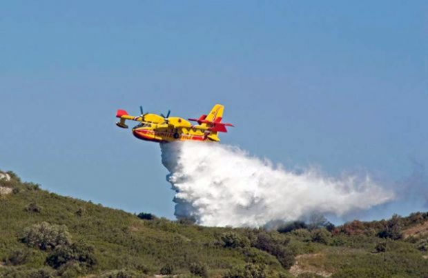 emergenza-incendi-in-fiamme-anche-campagne-di-genoni-intervengono-elicotteri-e-canadair