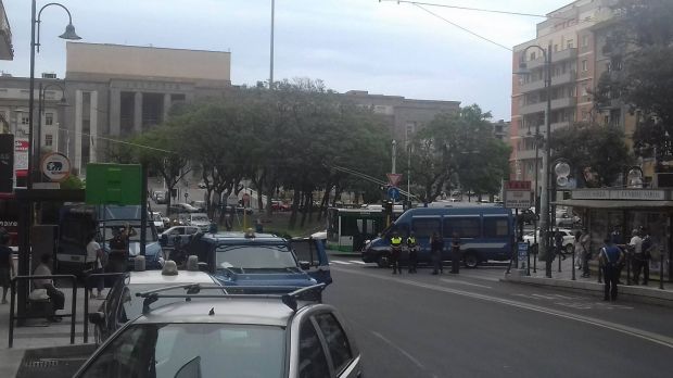 Alta tensione a Cagliari per manifestazione contro immigrazione: si temono scontri alta-tensione-a-cagliari-per-manifestazione-contro-immigrazione-si-temono-scontri