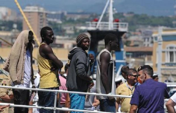 Migranti migranti-in-650-a-catania-anche-9-morti