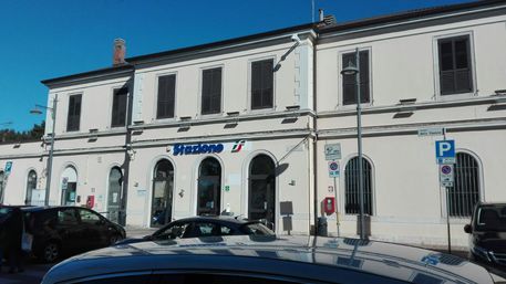 treno-perde-gas-argon-evacuata-stazione