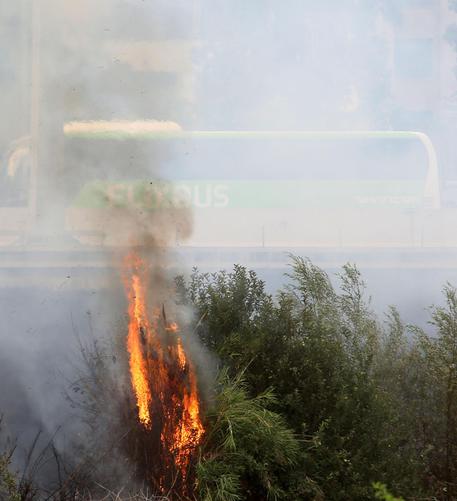 Incendi incendi-panico-su-a18-vicino-a-taormina
