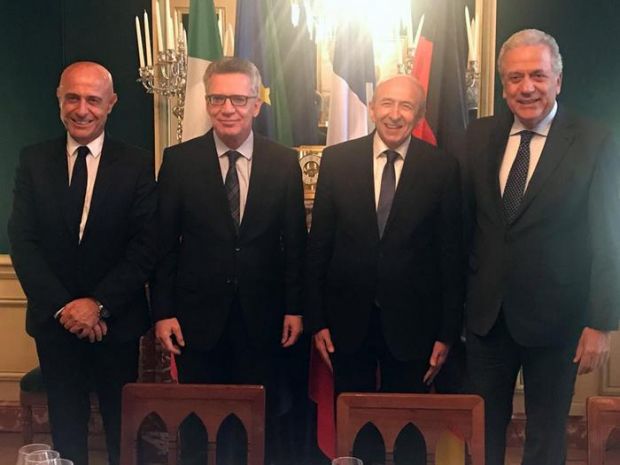 Migranti migranti-a-vertice-di-parigi-piena-intesa-tra-italia-francia-e-germania