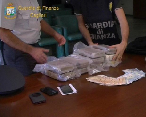 droga-guardia-di-finanza-cagliari-sequestra-11-5-kg-di-cocaina-arrestate-3-persone-a-monserrato