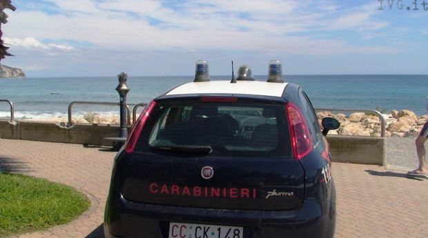 Dimentica di inserire il freno a mano: auto finisce in mare dopo volo di 30 metri dimentica-di-inserire-il-freno-a-mano-auto-finisce-in-mare-dopo-volo-di-30-metri