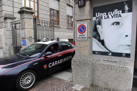 tenta-sottrarre-neonata-alla-mangiagalli