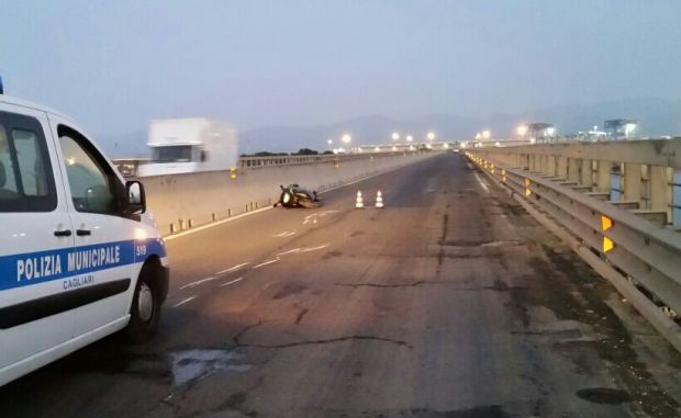 moto-perde-il-controllo-sulla-ss195-ferito-motociclista