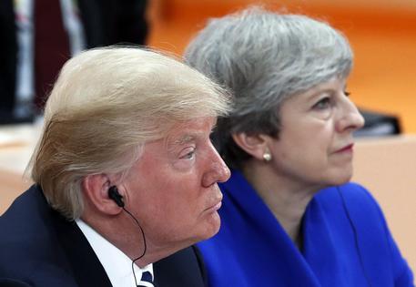 skynews-visita-di-trump-si-allontana