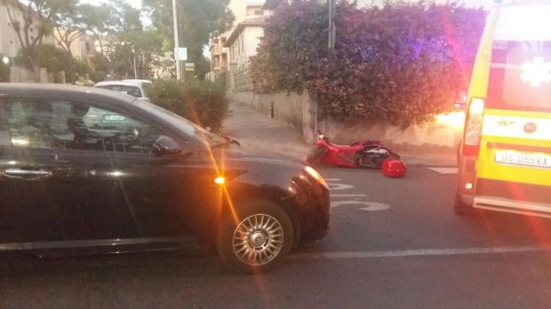 non-d-and-agrave-precedenza-allo-stop-ferito-motociclista