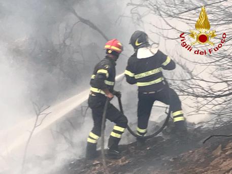 incendi-brucia-ancora-il-sud-due-morti-in-calabria