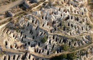 “Le fioriere di Tuvixeddu diventate rozza arma d’attacco. Ne riparleremo ” and-ldquo-le-fioriere-di-tuvixeddu-diventate-rozza-arma-d-and-rsquo-attacco-ne-riparleremo-and-rdquo