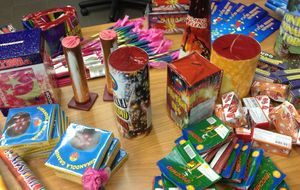 sequestrati-circa-10-kili-di-fuochi-pirotecnici-in-una-bancarella-abusiva