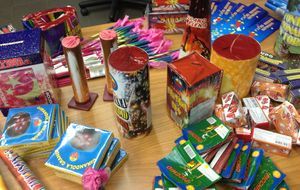 sequestrati-circa-10-kili-di-fuochi-pirotecnici-in-una-bancarella-abusiva