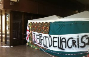 I Figli della Crisi lasciano via Roma: “A breve incontreremo l’Arcivescovo Miglio” i-figli-della-crisi-lasciano-via-roma-and-ldquo-a-breve-incontreremo-l-and-rsquo-arcivescovo-miglio-and-rdquo