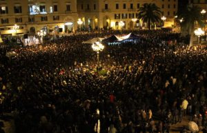 grillo-travolge-sassari-10-mila-persone-in-piazza-italia-stasera-gran-finale-a-cagliari