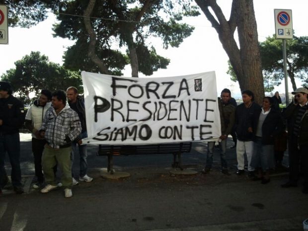 La partita a Pescara la-partita-a-pescara-i-tifosi-a-buoncammino-in-cento-davanti-al-carcere-per-cellino