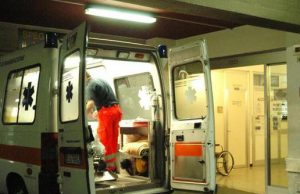 tribunale-dei-minori-un-uomo-si-d-and-agrave-fuoco-davanti-all-and-rsquo-ex-moglie-e-ai-giudici