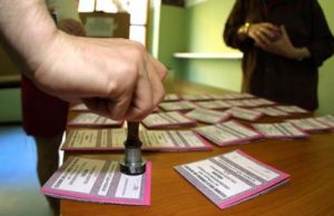 elezioni-seggi-aperti-fino-alle-15-poi-via-allo-spoglio-boom-astensioni