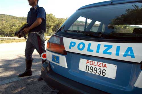 sfonda-la-vetrina-e-ruba-35-scarpe-tutte-spaiate-arrestato