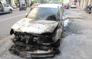 incendia-un-auto-e-fugge-in-manette-un-cagliaritano
