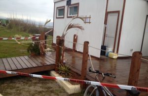 poetto-blitz-della-municipale-sigilli-ai-chioschi-foto-video
