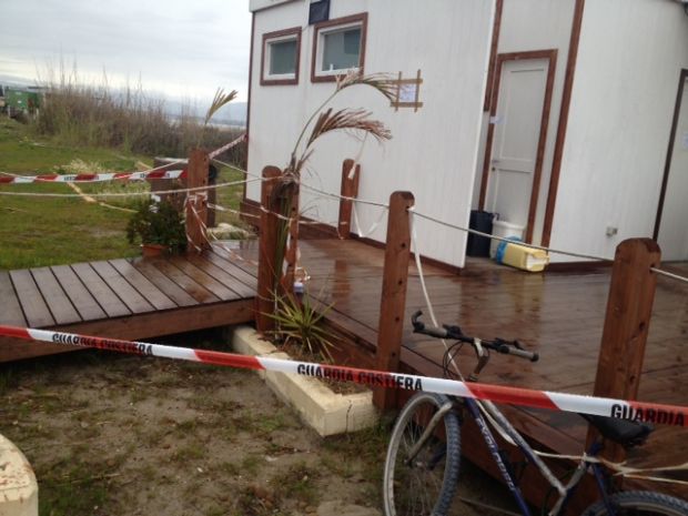 poetto-blitz-della-municipale-sigilli-ai-chioschi-foto-video