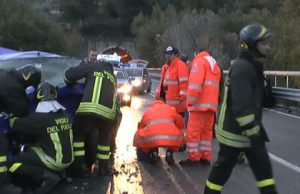 quattro-giovani-finiscono-in-una-scarpata-un-19enne-muore-il-giorno-del-suo-compleanno