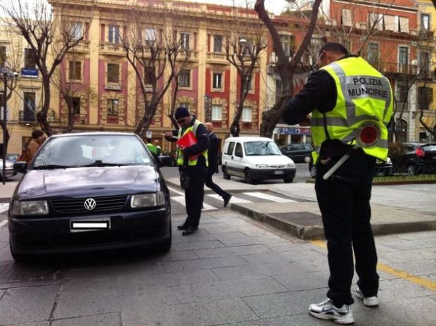 vigili-urbani-senza-divisa-and-ldquo-il-comune-non-ci-paga-la-lavanderia-and-rdquo