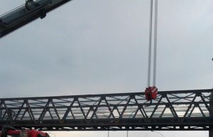 torre-palo-di-illuminazione-crolla-sull-and-rsquo-asse-mediano-paura-e-traffico-in-tilt-foto