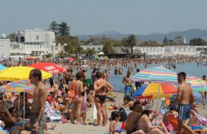 sport-al-poetto-ora-si-parte-tennis-rugby-e-volley-tutto-in-spiaggia