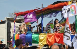 la-fiaccolata-contro-la-transfobia-inaugura-la-and-quot-queeresima-and-quot-ancora-39-giorni-di-eventi-al-pride