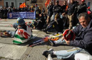 Sindacati in piazza contro precariato e disoccupazione giovanile sindacati-in-piazza-contro-precariato-e-disoccupazione-giovanile