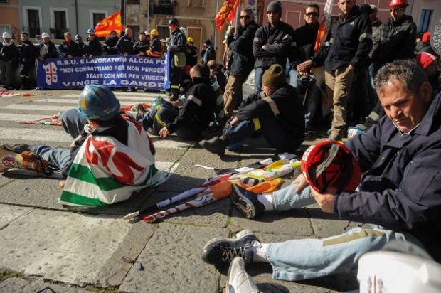 sindacati-in-piazza-contro-precariato-e-disoccupazione-giovanile