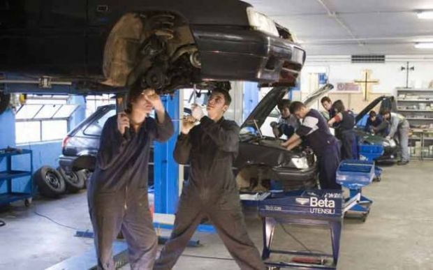 Riparazione dell’auto riparazione-dell-and-rsquo-auto-in-sardegna-in-un-anno-spesi-534-milioni-di-euro