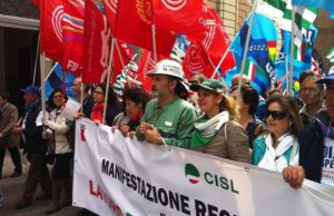 cinquemila-in-piazza-carrus-cgil-and-ldquo-la-sardegna-and-egrave-gi-and-agrave-nel-baratro-and-rdquo