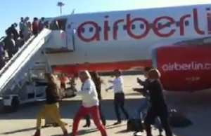Flash Mob dei turisti svizzeri all’aeroporto di Elmas – VIDEO flash-mob-dei-turisti-svizzeri-all-and-rsquo-aeroporto-di-elmas-video