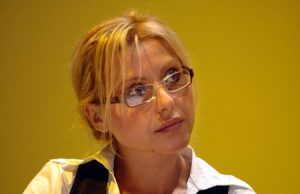 intervista-a-valentina-sanna-and-quot-la-gente-capisca-che-basta-poco-per-ribellarsi-and-quot-video