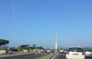 incidente-poetto-auto-si-schianta-su-un-palo-foto