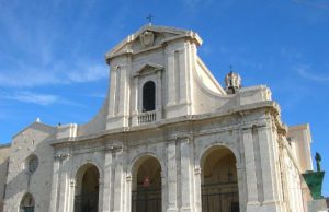 Bonaria, raid vandalico in Basilica. Distrutte le fioriere bonaria-raid-vandalico-in-basilica-distrutte-le-fioriere