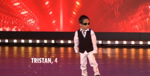 VIDEO - A quattro anni balla il "Gangnam Style" e fa impazzire il Belgio video-a-quattro-anni-balla-il-and-quot-gangnam-style-and-quot-e-fa-impazzire-il-belgio