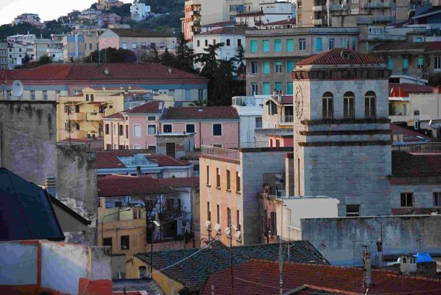 nuoro-questura-e-liceo-artistico-uniti-per-mostra-permanente-opere-esposte-negli-uffici-polizia