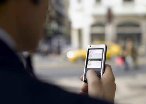 non-va-al-lavoro-per-soccorrere-la-sorella-dopo-l-and-rsquo-alluvione-licenziata-in-tronco-con-un-sms